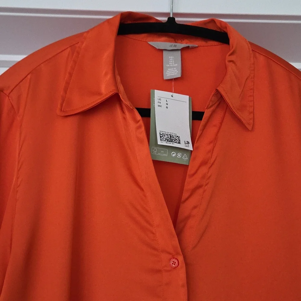 NWT H&M V-Neck Button-Up Blouse, Orange, Size L - Picture 11 of 15
